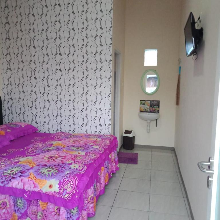 Giường trong phòng chung tại Midi homestay