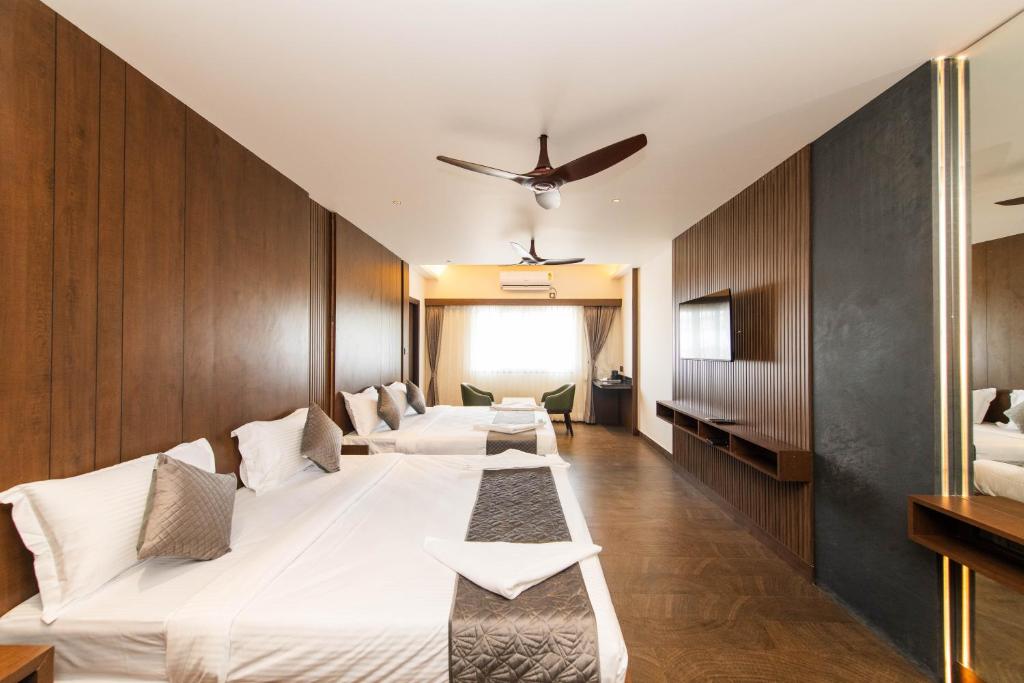 Postel nebo postele na pokoji v ubytování Hotel Mysore Radiance