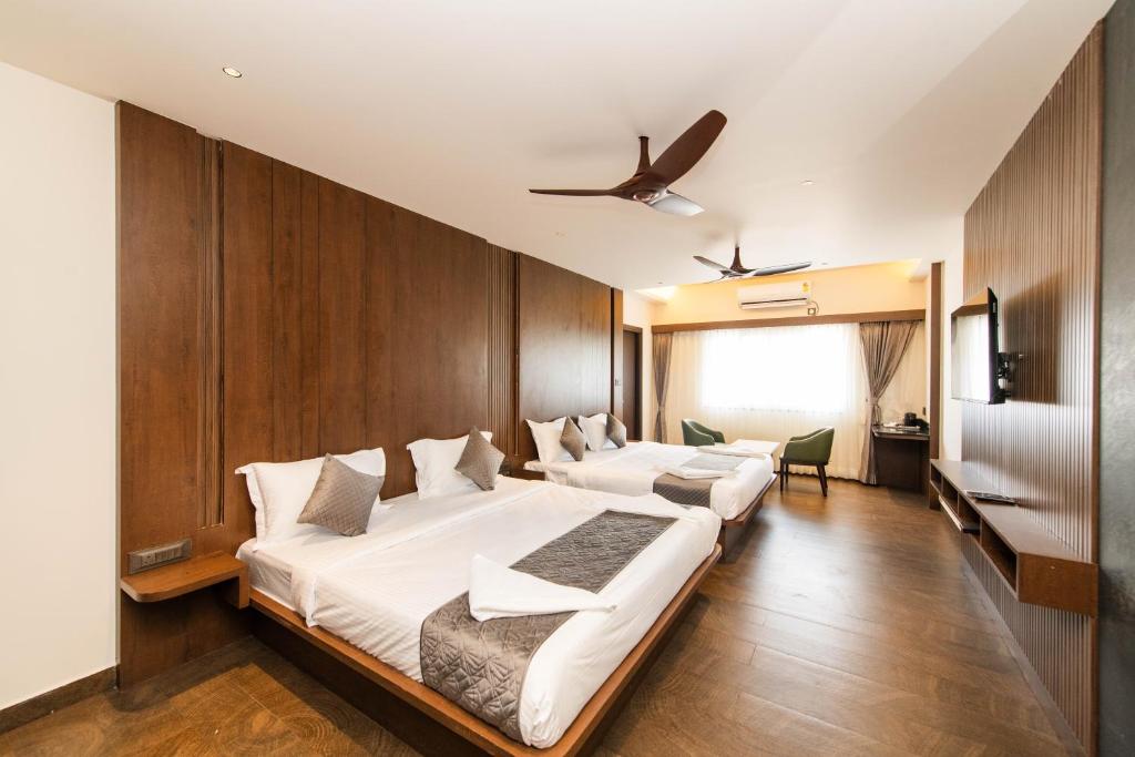 Postel nebo postele na pokoji v ubytování Hotel Mysore Radiance