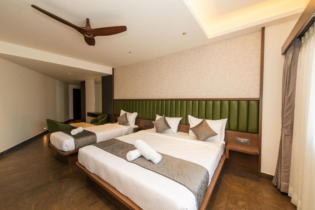 Postel nebo postele na pokoji v ubytování Hotel Mysore Radiance