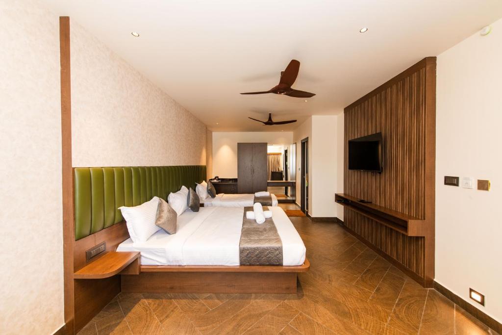 Postel nebo postele na pokoji v ubytování Hotel Mysore Radiance