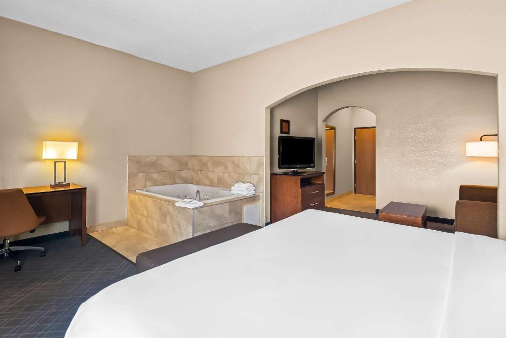 Comfort Suites Vincennes photo