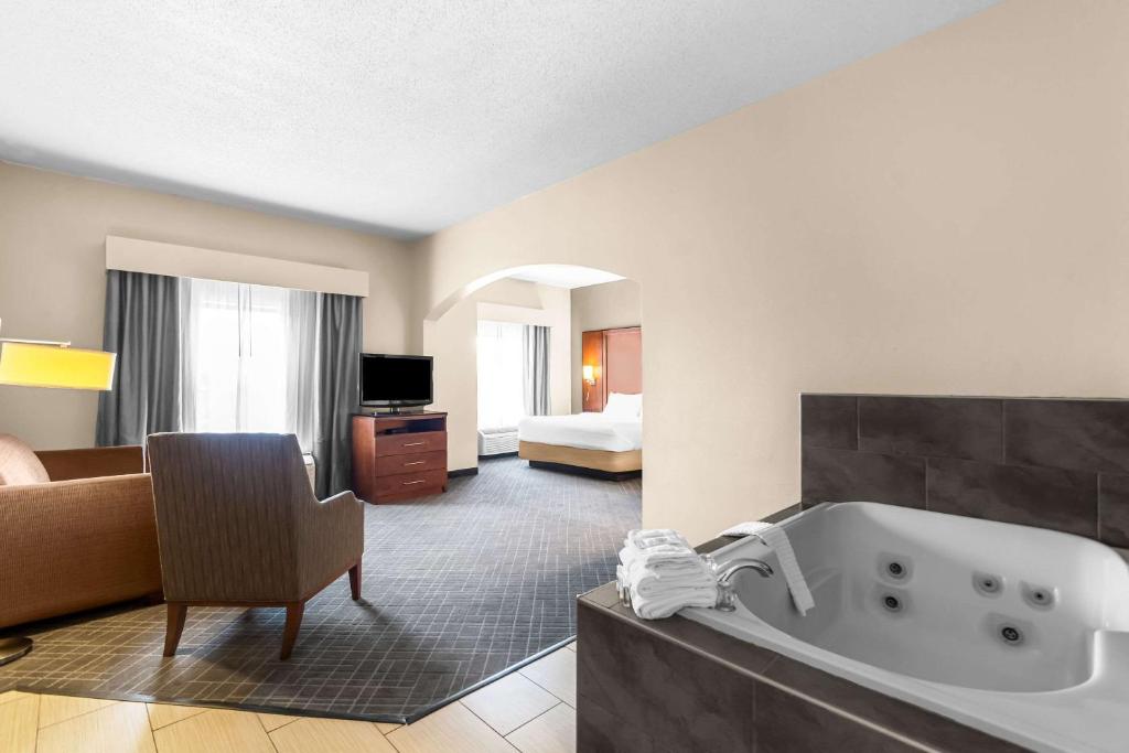 Comfort Suites Vincennes photo