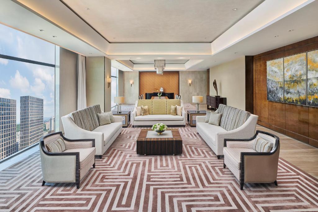 Hilton Guangzhou Tianhe - Free Shuttle Bus and Registration Counter Available during Canton Fair Period - 