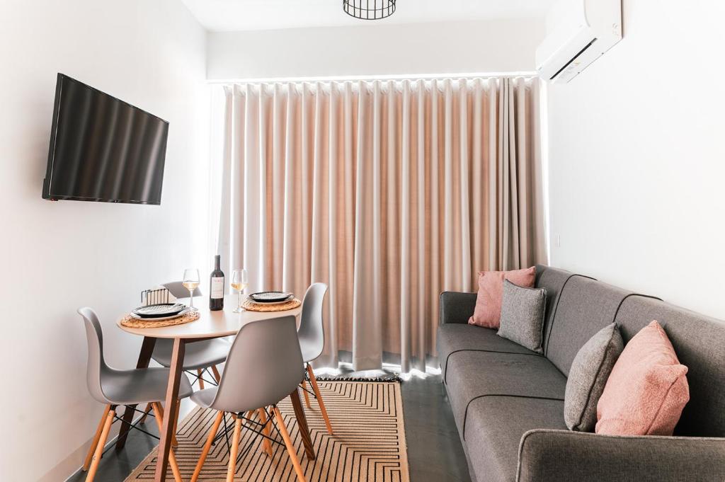 Ruang duduk di MAGNOLIA SUITES