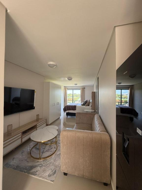 TV a/nebo společenská místnost v ubytování Umhlanga Millenial Deluxe