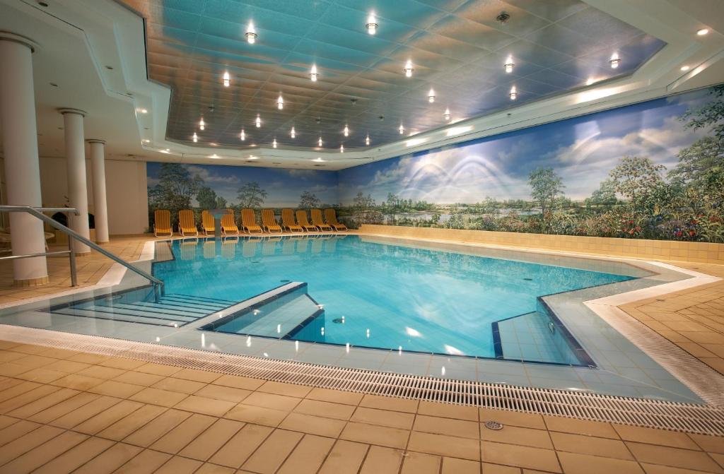 Bazén v ubytování Hotel Ratswaage nebo v jeho okolí