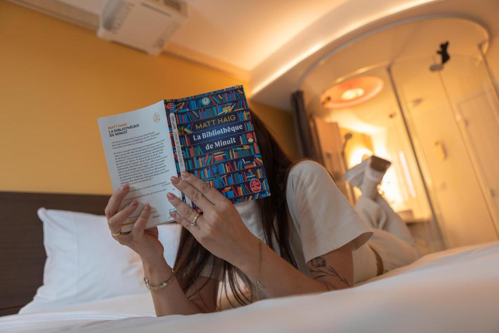 Postel nebo postele na pokoji v ubytování Nomad Hotel Dijon
