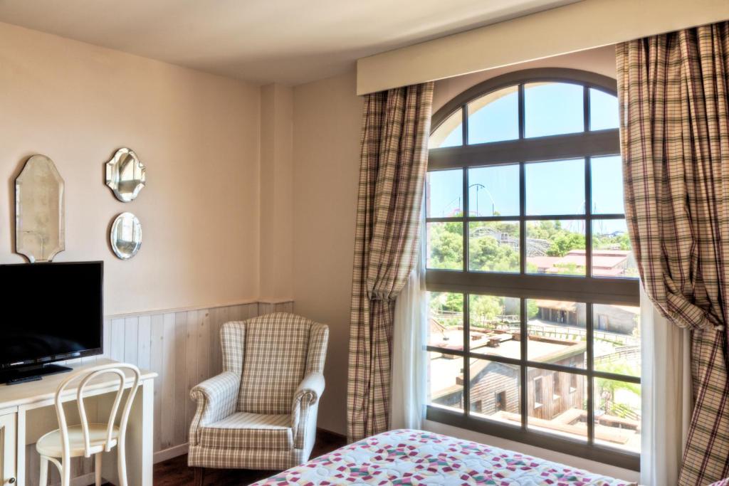 Una televisión o centro de entretenimiento en PortAventura Hotel Gold River - Includes unlimited access to PortAventura Park & 1 access to Ferrari Land