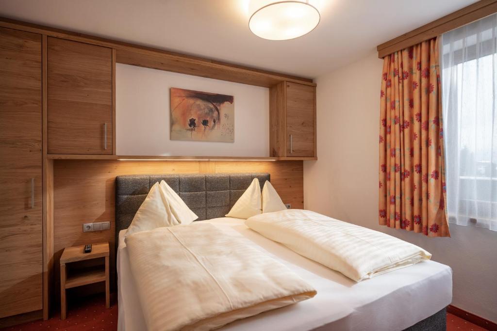 Postel nebo postele na pokoji v ubytování Hotel Kroneck
