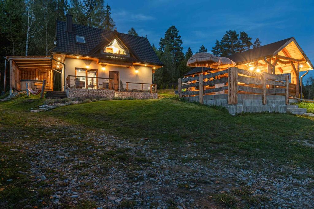 Budova, v ktorej sa dovolenkový dom nachádza