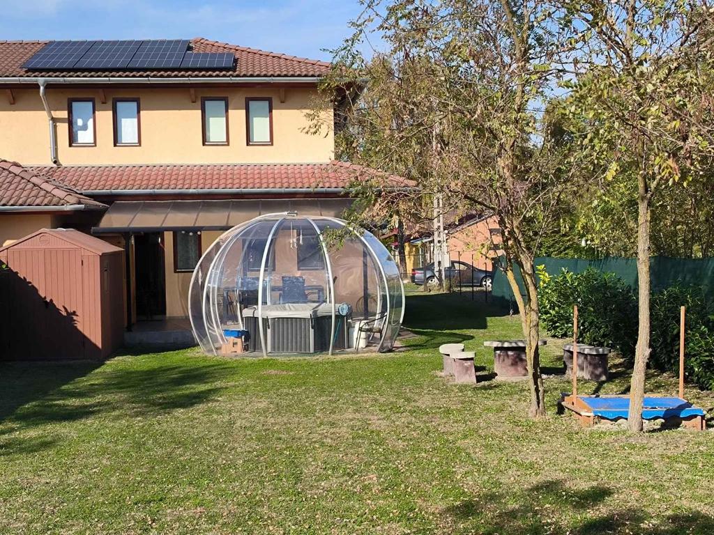 Vonkajšia záhrada v ubytovaní Holiday home in Balatonkeresztur 43400