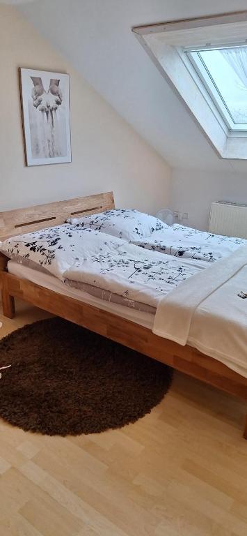 Postel nebo postele na pokoji v ubytování Moderne DG-Wohnung in Mainleus