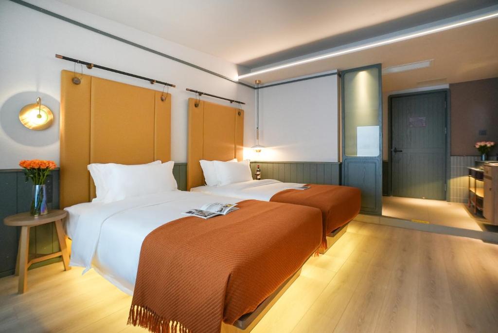 Postel nebo postele na pokoji v ubytování Shenzhen Xili Ruixi Hotel