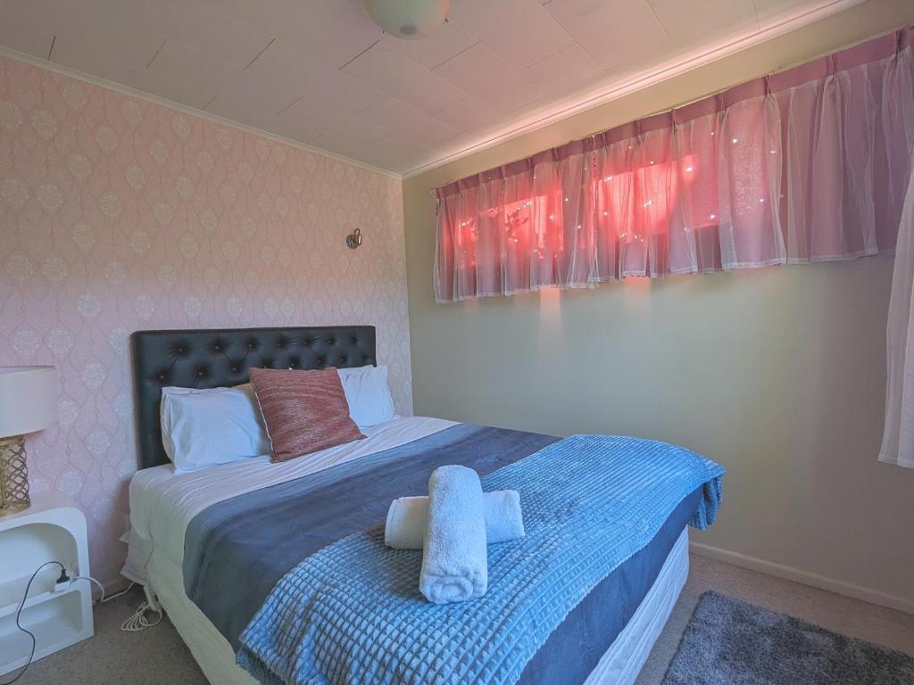 Dream home in central of Rotorua with spa pool - Resim 17