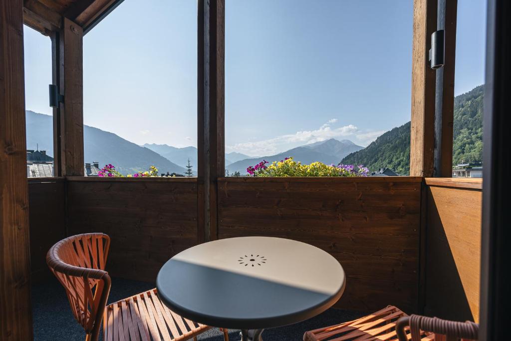 Upside Down Town Hotel Neue Post - 18