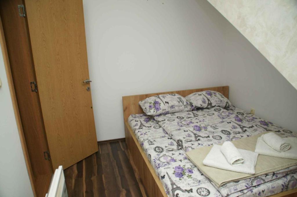 Postel nebo postele na pokoji v ubytování Apartman Jana b