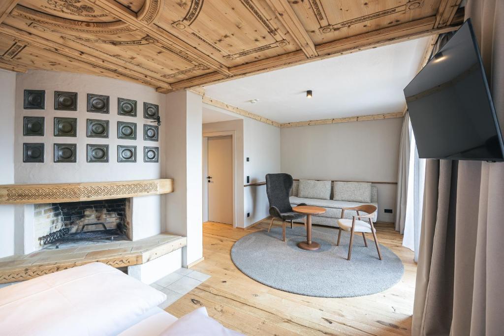 Upside Down Town Hotel Neue Post - 19