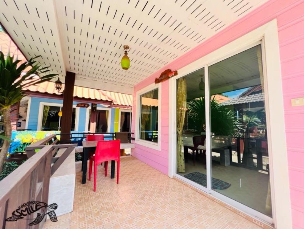 Patio nebo venkovní prostory v ubytování ไข่มุกรีสอร์ทเกาะล้าน