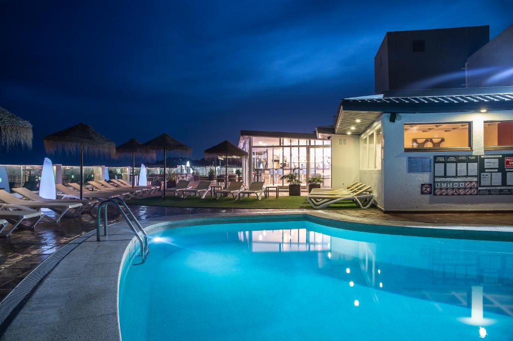 Басейн в Hotel Lloret Santa Rosa by Pierre & Vacances або поблизу