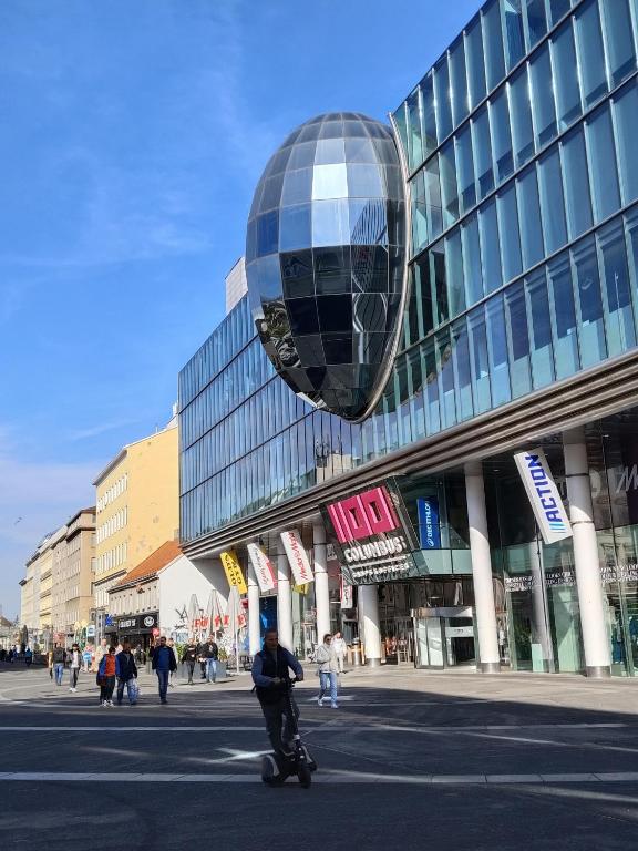 入住Favorit-Rooms Direkt Metro-U1 best connection to Centralstation and City-Center的客人