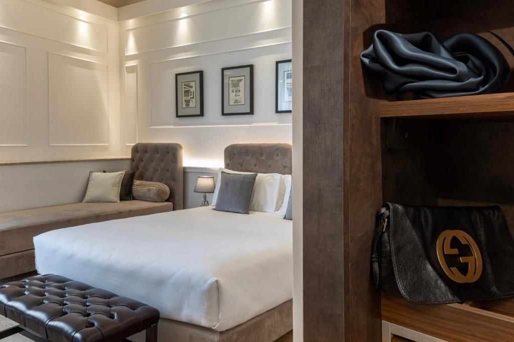 Palazzo Goldoni Condotti Collection - 10