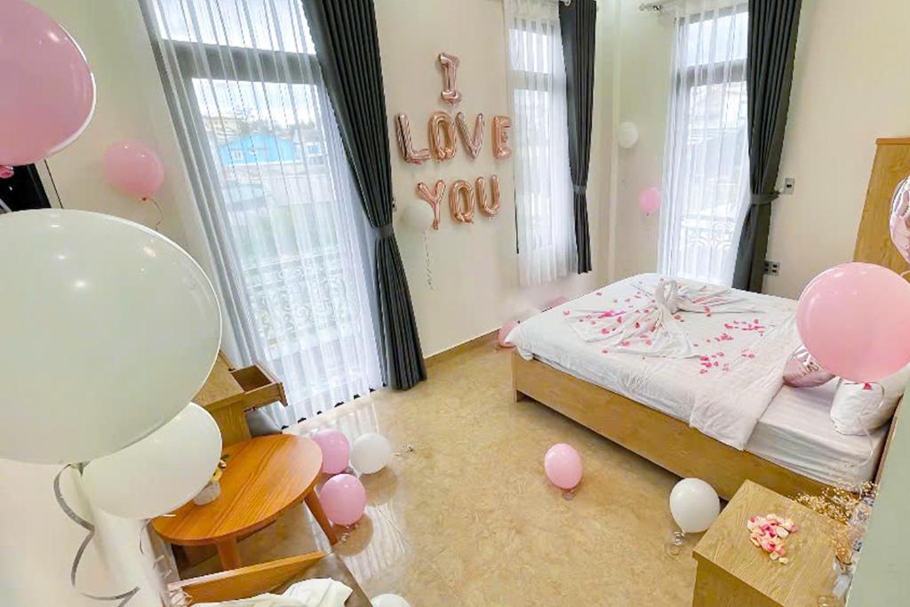 Giường trong phòng chung tại Mai DiaMond Hotel