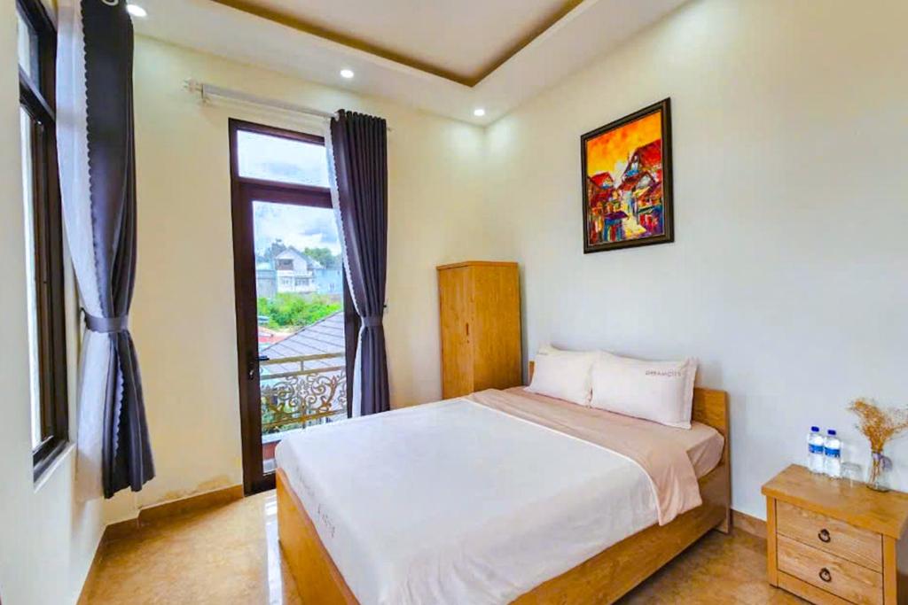 Giường trong phòng chung tại Mai DiaMond Hotel