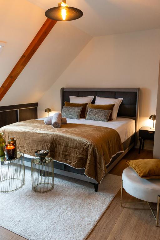 a bedroom with a large bed in a attic at LES GRANGES DE JADIS ALSACE Bis in Holtzwihr