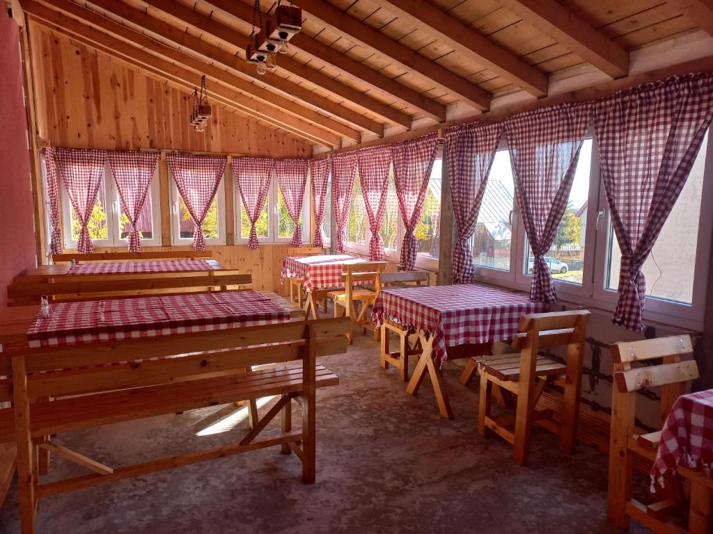Restaurace v ubytování Apartmani Sobe Sljivancanin
