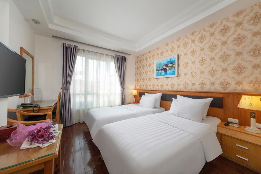 Postel nebo postele na pokoji v ubytování Hanoi Sky Hotel