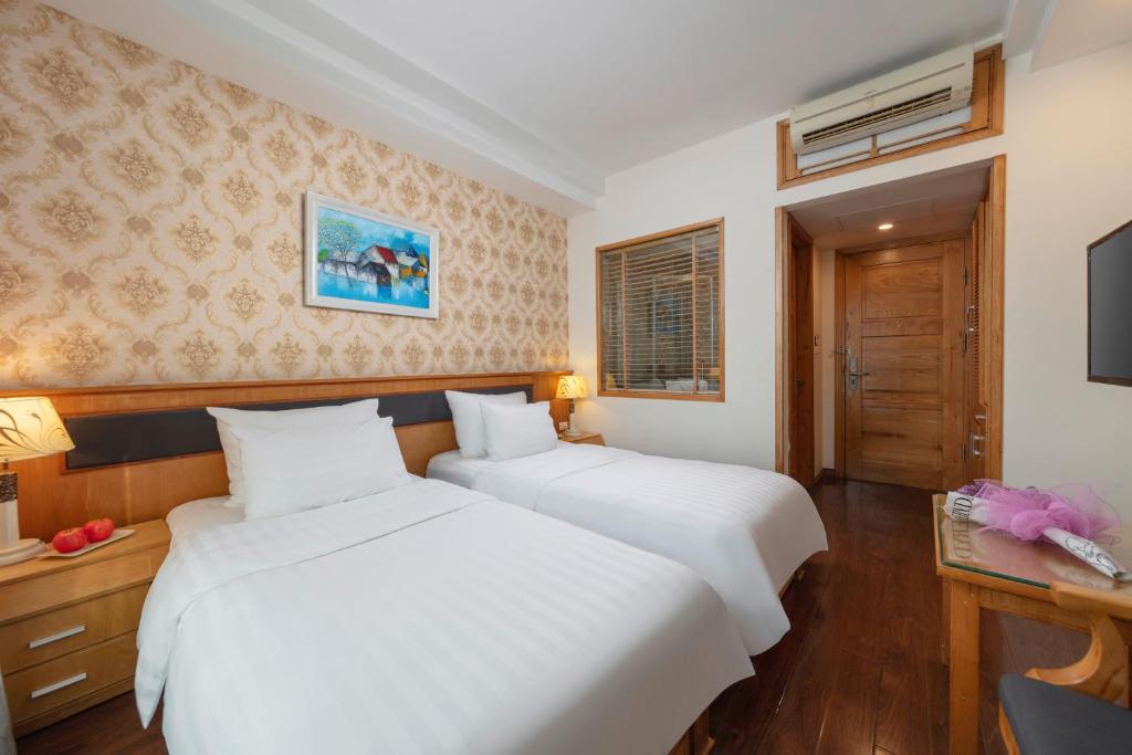 Postel nebo postele na pokoji v ubytování Hanoi Sky Hotel