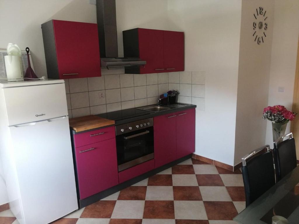 Kuchyňa alebo kuchynka v ubytovaní Apartments Sanja