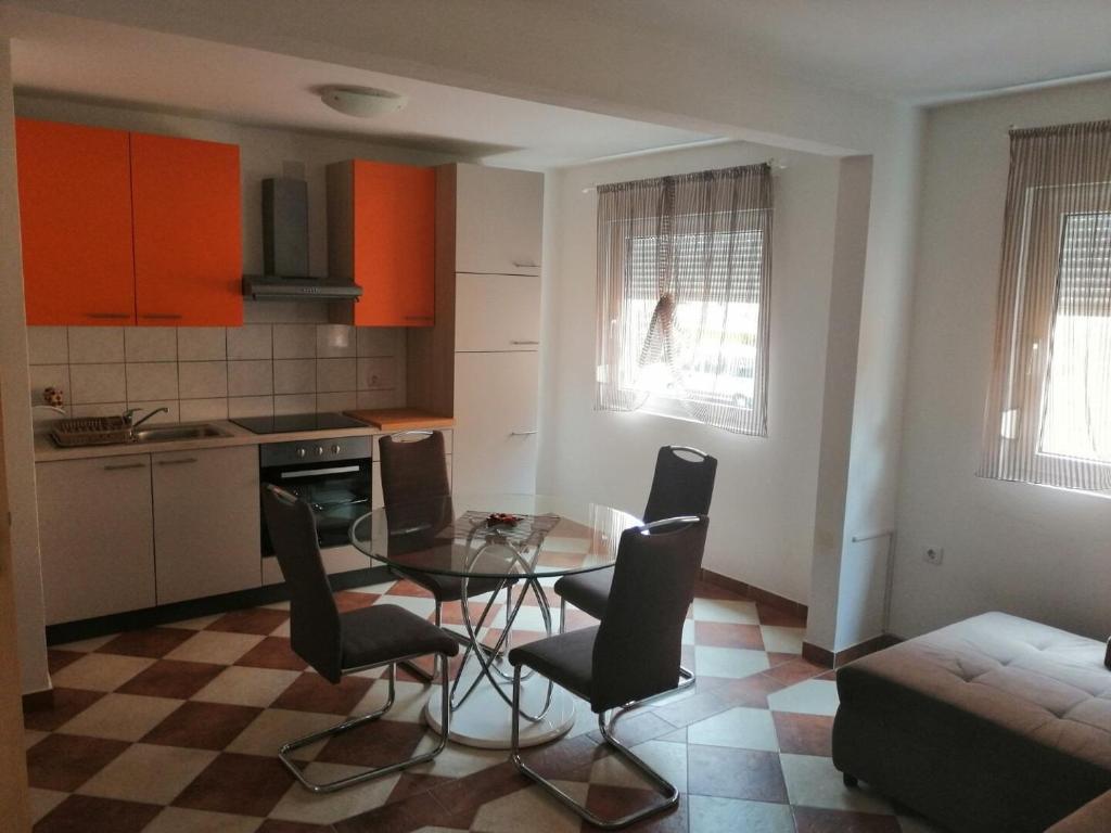 Kuchyňa alebo kuchynka v ubytovaní Apartments Sanja