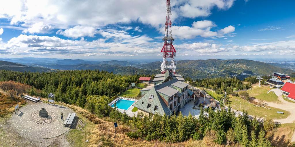 Nespecifikovaný výhled na hory nebo výhled na hory při pohledu z hotelu