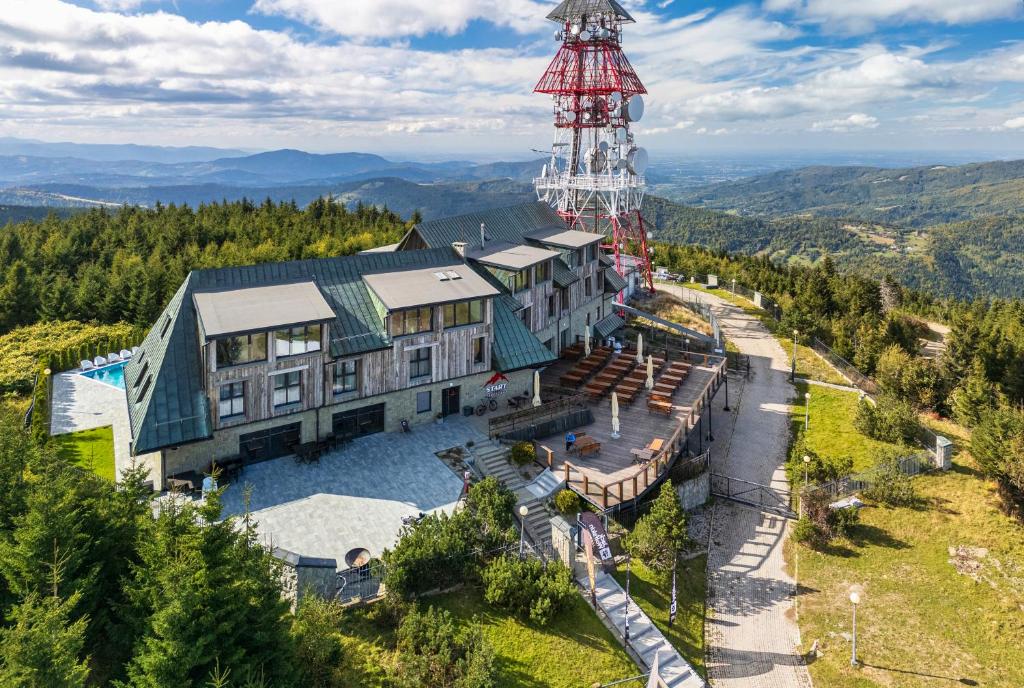 Nespecifikovaný výhled na hory nebo výhled na hory při pohledu z hotelu
