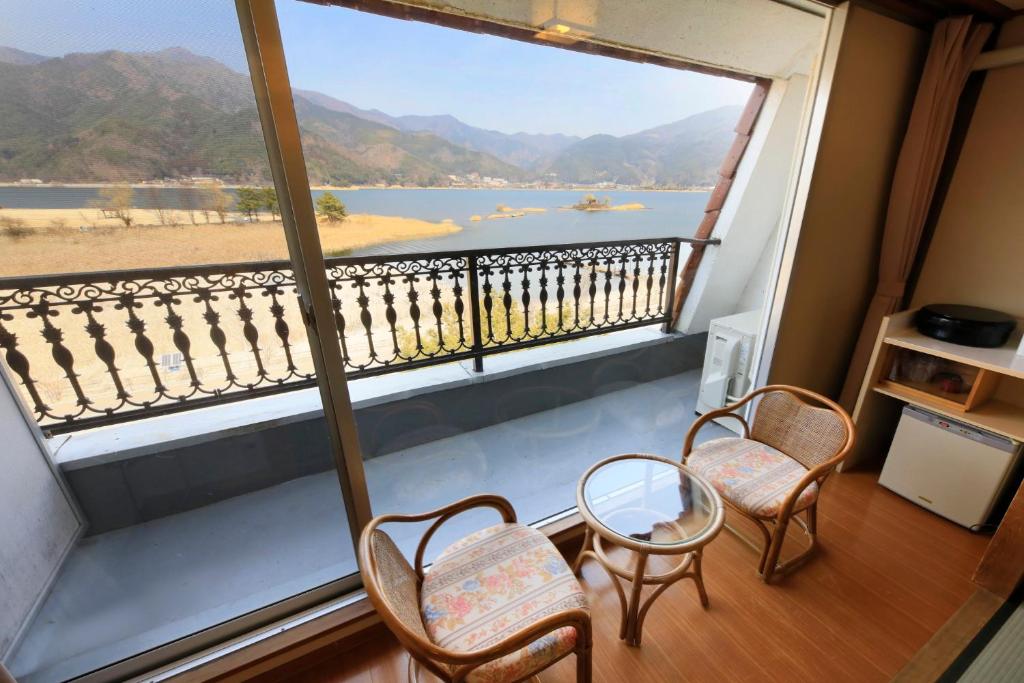 Lakeland Hotel Mizunosato - Japanese-Style Twin Room With Lake View