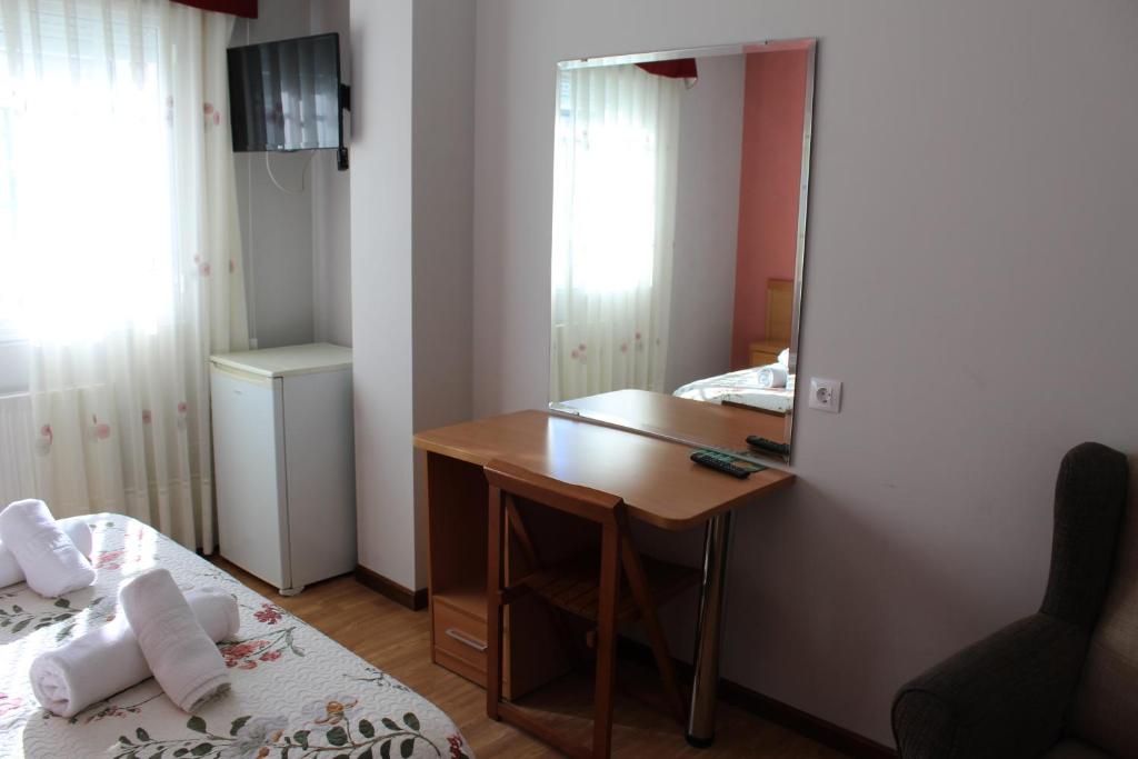 A bed or beds in a room at Hotel Rego Foz