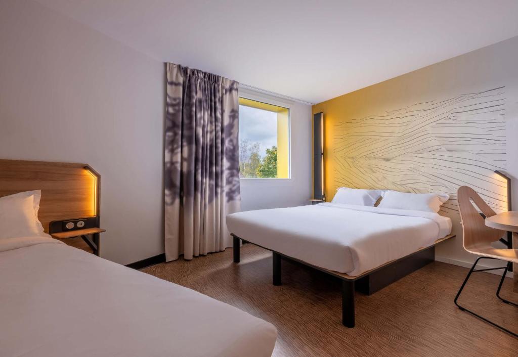Postel nebo postele na pokoji v ubytování B&B HOTEL Annecy Cran-Gevrier