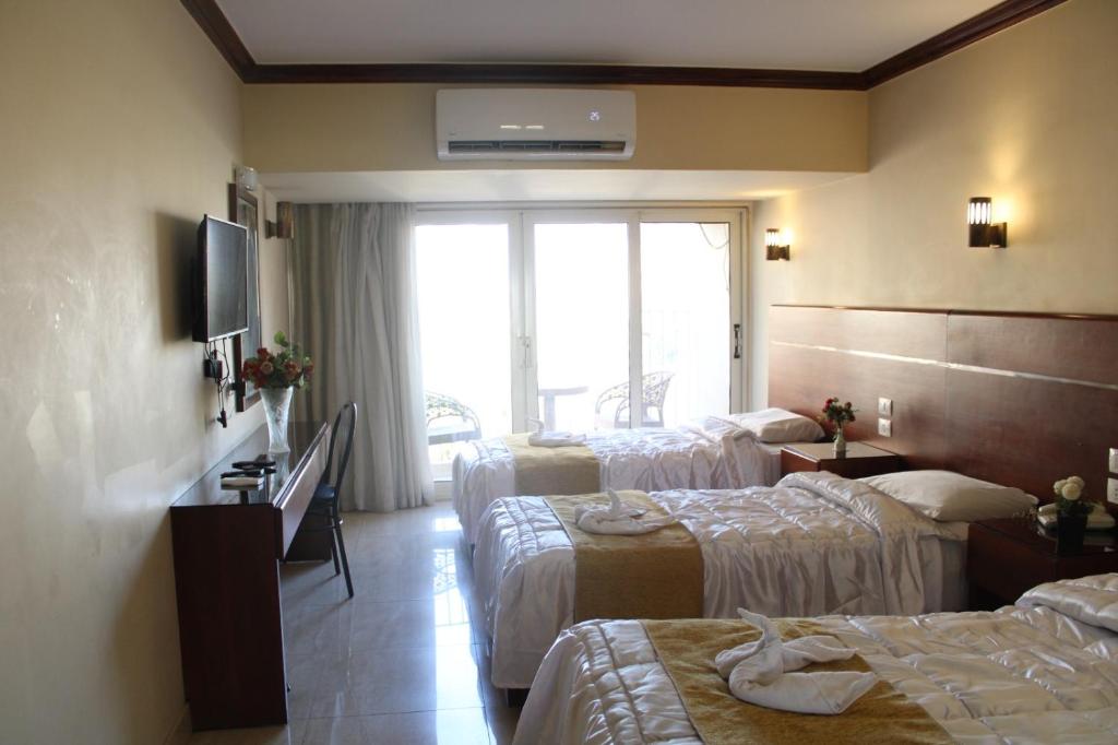 Postel nebo postele na pokoji v ubytování Pharaohs Hotel