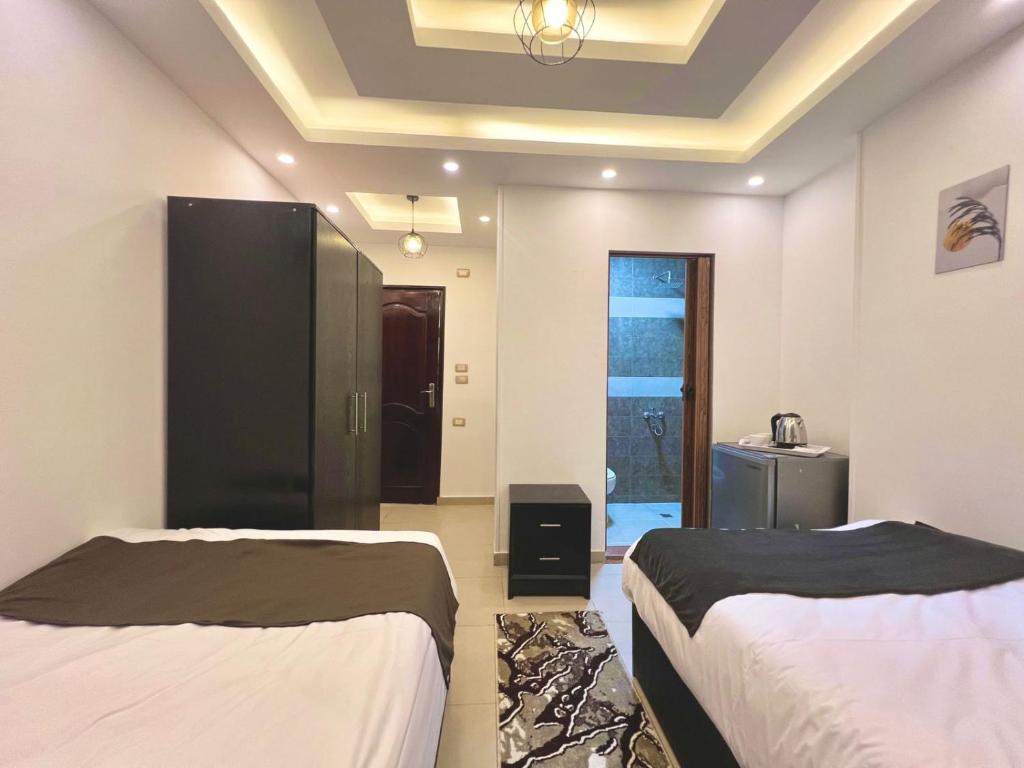 Postel nebo postele na pokoji v ubytování Rixsos Pyramids Inn