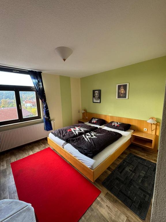 Postel nebo postele na pokoji v ubytování Gasthof Sirius Universum