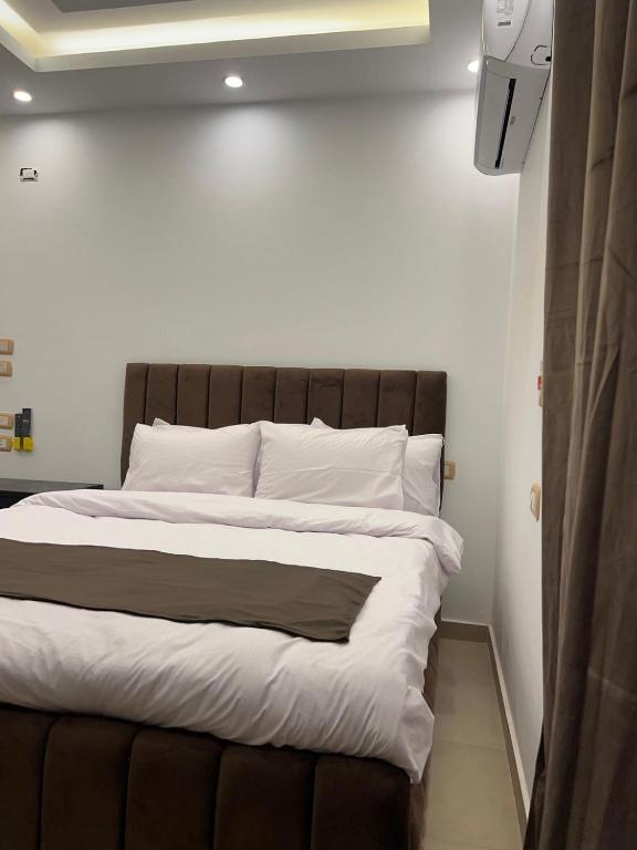 Postel nebo postele na pokoji v ubytování Rixsos Pyramids Inn
