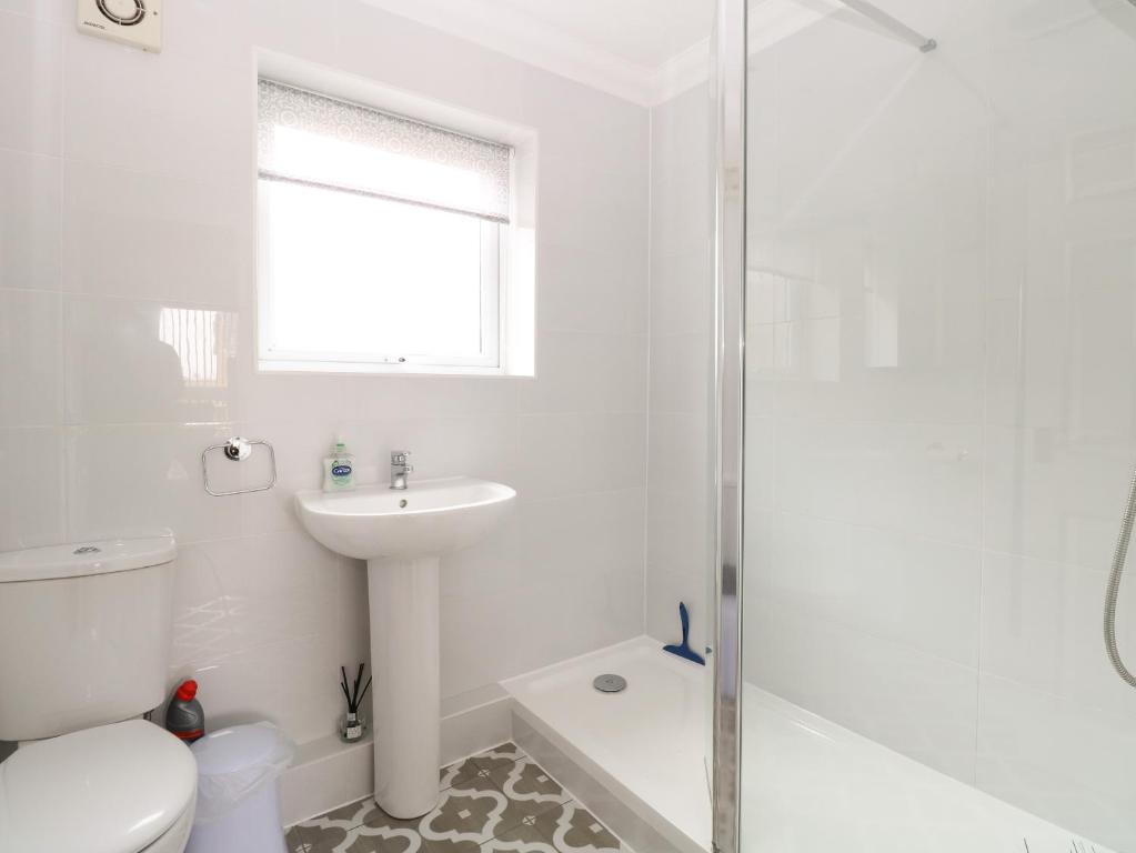 102 Waterside Park 3