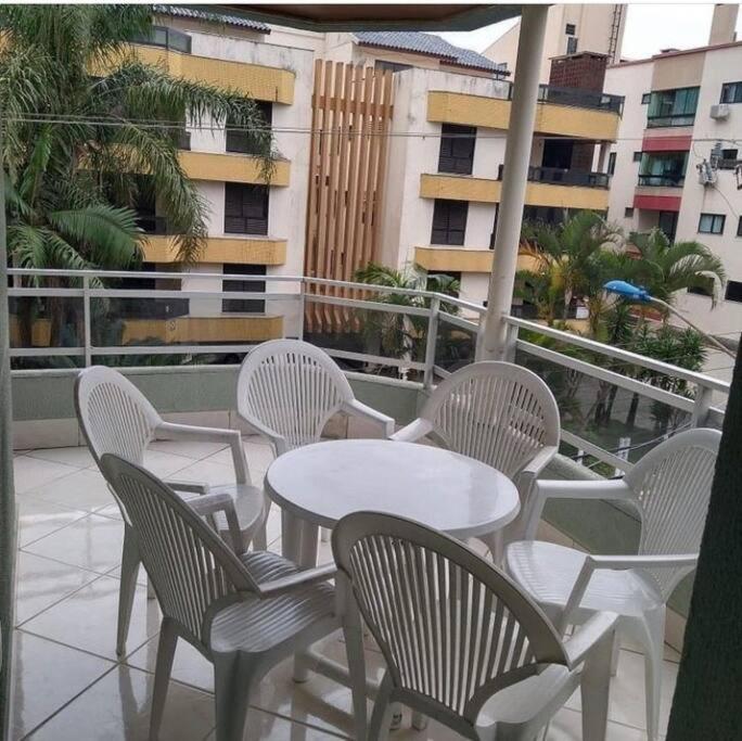 Μπαλκόνι ή βεράντα στο Apartamento 50 metros do Mar