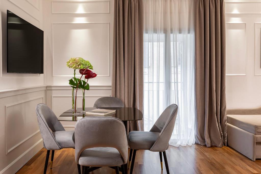 Palazzo Goldoni Condotti Collection - 14