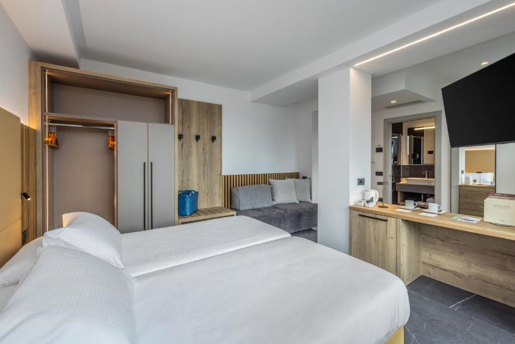 Postel nebo postele na pokoji v ubytování Garda Suite Hotel - Tonelli Hotels