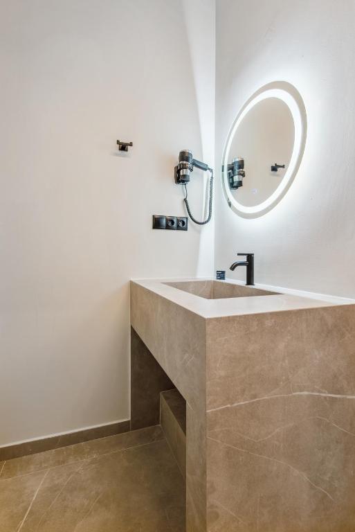 Mc Queen Boutique Apartments - 14