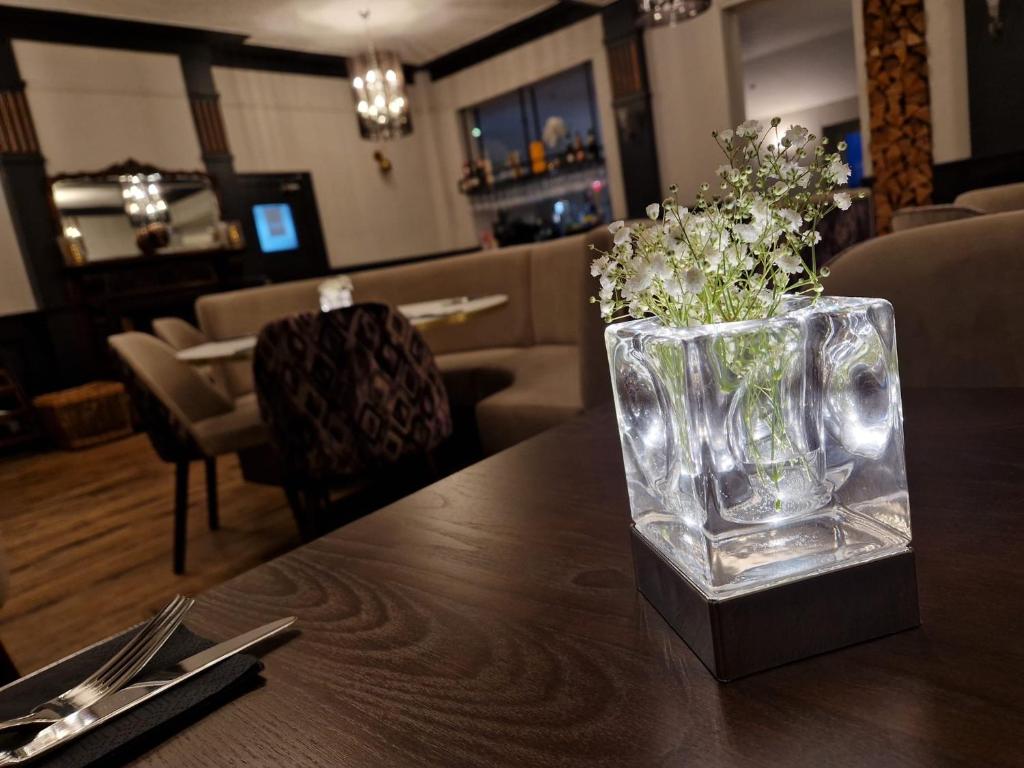 The Lilly Restaurant With Rooms - Housity