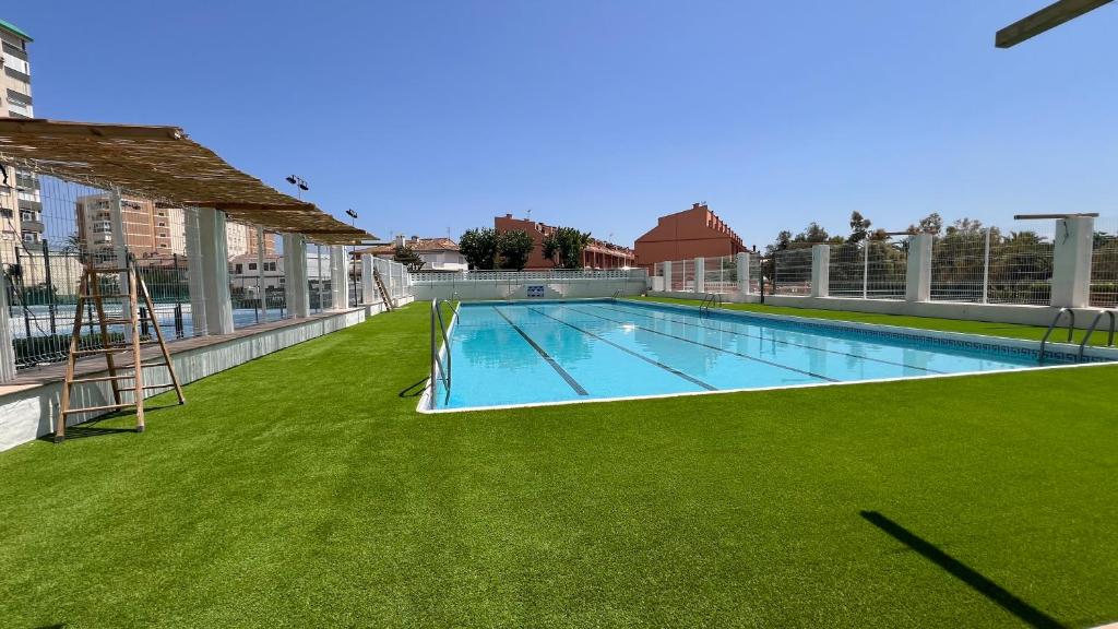 Bazén v ubytovaní Mareny Blau, primera linea de playa alebo v jeho blízkosti